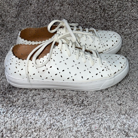 TORRID WHITE LASER CUT FAIX LEATHWR SNEAKER SIZE 8W - Picture 8 of 10